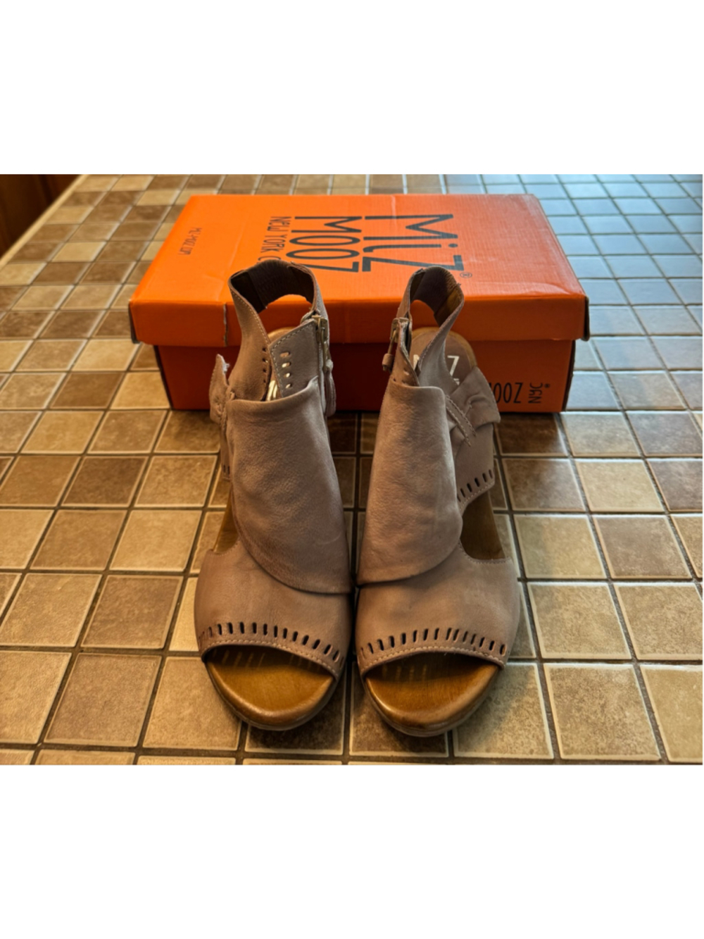 Women's Miz Mooz Leather Ankle Booties Taupe Size 8.5